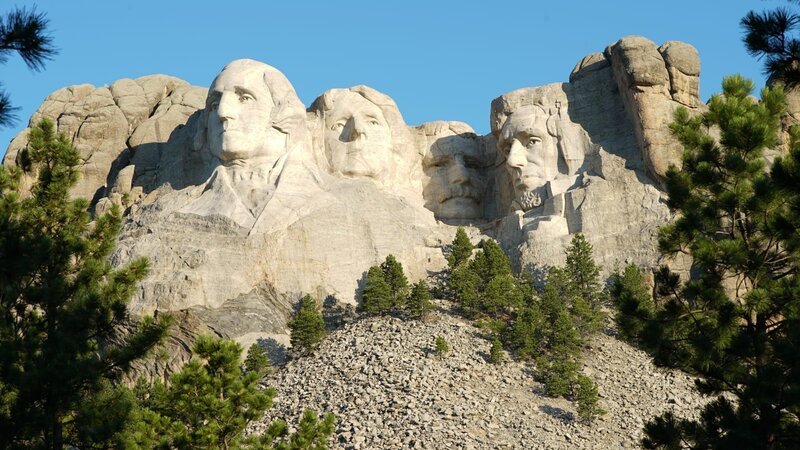 Die Granitwand des Mount Rushmore – Bild: Windfall Films Ltd/​Bella Falk/​Bella Falk