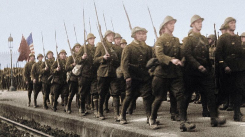 Soldaten marschieren. – Bild: zdf /​ THE HISTORY CHANNEL /​ AP Archive