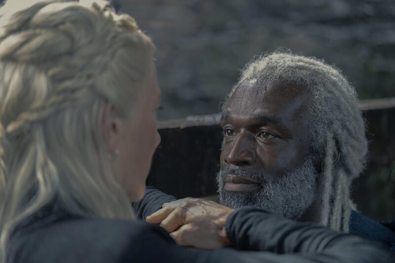 Lord Corlys ‚The Sea Snake‘ Velaryon (Steve Toussaint) – Bild: Warner /​ Die Verwendung ist nur bei redaktioneller Berichterstattung im Rahmen einer Programmankündigung ab 2 Monate vor der ersten Auss /​ © 2023 Home Box Office, Inc. All rights reserved.