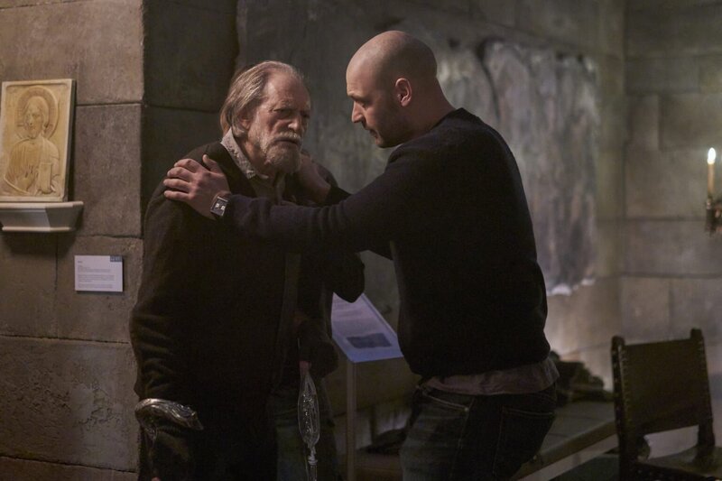 Obwohl es Setrakian (David Bradley, l.) gesundheitlich immer schlechter geht, seht er sich nach Rache und schenkt Ephs (Corey Stoll, r.) Mahnungen kein Gehör … – Bild: 2017 FX Productions, LLC.  All rights reserved.