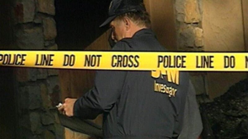 Ein gewaltiges Feuer brannte ein Anwesen bis auf die Grundmauern nieder. In der Brandruine finden die Feuerwehrmänner die verkohlten Leichen von zwei Kindern. – Bild: RTL