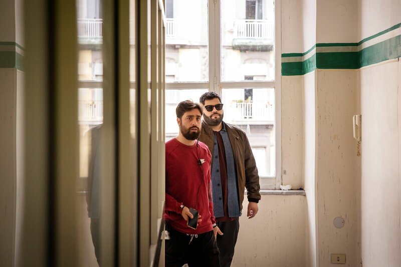 Salvatore Esposito als Vincenzo Palmieri, re. – Bild: Eduardo castaldo / Sky Studios / Sky Deutschland AG und Sky Deutschland GmbH Salvatore Esposito als Vincenzo Palmieri, re. – Bild: Eduardo castaldo / Sky Studios / Sky Deutschland AG und Sky Deutschland GmbH