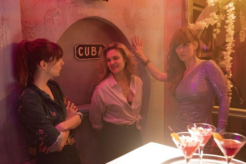 (v.l.n.r.) Daphné Forestier (Bérangère McNeese); Céline Hazan (Marie Denarnaud); Morgane Alvaro (Audrey Fleurot) – Bild: Septembre Productions/​Itinéraire Productions/​TF1/​Be-FILMS/​RTBF (Télévision belge)
