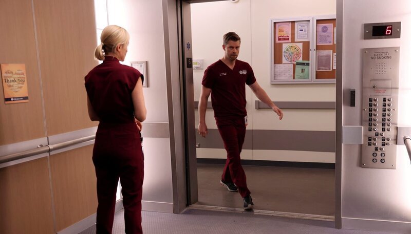 Luke Mitchell als Dr. Mitch Ripley – Bild: George Burns Jr/​NBC /​ Universal