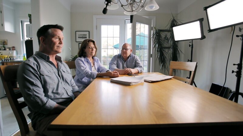 Mark King, Cathy Broad, Chris King. – Bild: TVNOW/​CINEFLIX INTERNATIONAL MEDIA LIMITED