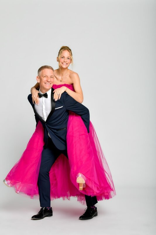 Präsentiert wird die Show von Mirjam Weichselbraun und Andi Knoll. – Bild: ORF/Thomas Ramstorfer Präsentiert wird die Show von Mirjam Weichselbraun und Andi Knoll. – Bild: ORF/Thomas Ramstorfer