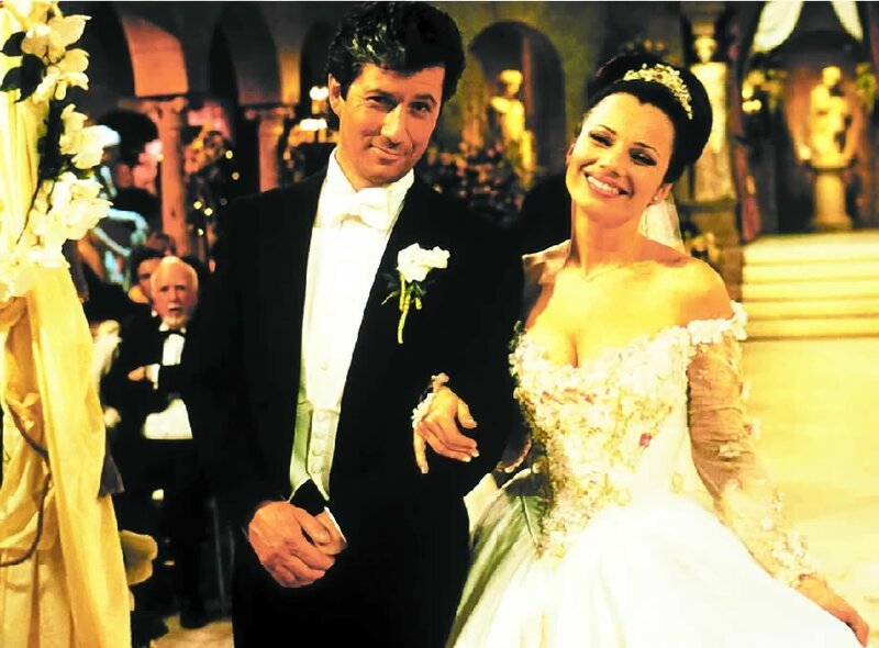 Endlich haben sie sich: Fran (Fran Drescher) heiratet „Mr. Sheffield“ (Charles Shaughnessy). – Bild: Warner TV Comedy