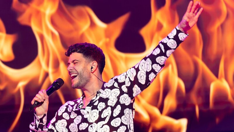 Heute ist Sänger Luca Hänni im Studio und erklärt wie er sich auf seine Auftritte vorbereitet. – Bild: ZDF und Ralf Wilschewski
