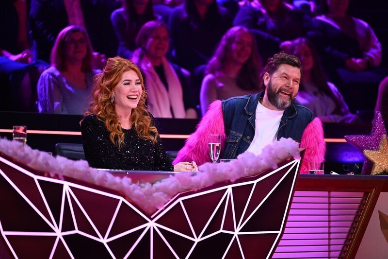 Rateteam: Palina Rojinski und Rea Garvey. – Bild: Joyn