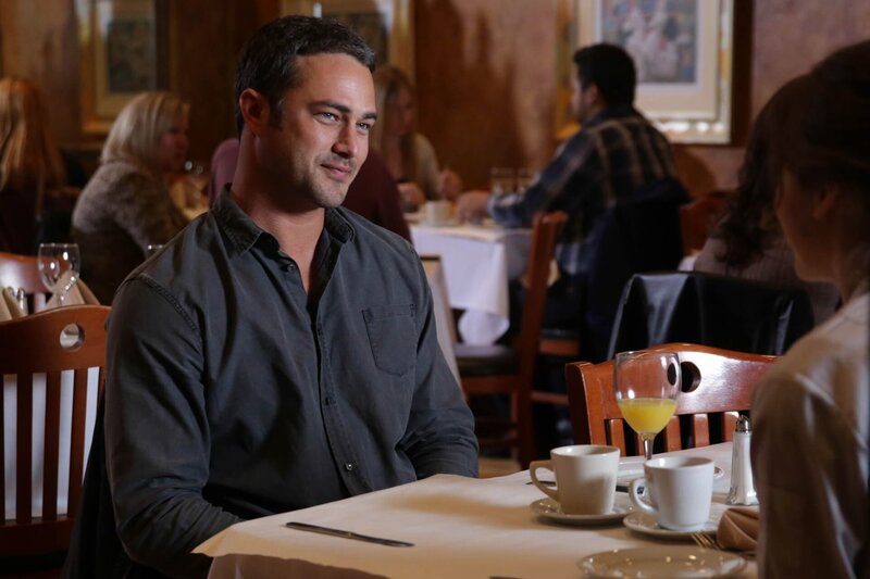 Kelly Severide (Taylor Kinney) hat sich vorgenommen, seine neue Halbschwester besser kennenzulernen … – Bild: NBCUniversal Media, LLC