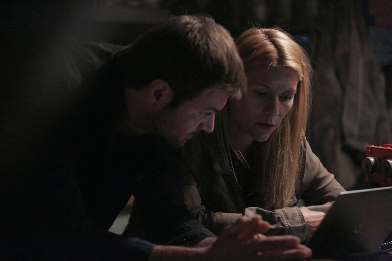 Yevgeny Gromov (Costa Ronin, l.); Carrie Mathison (Claire Danes, r.) – Bild: Showtime Networks, Inc.