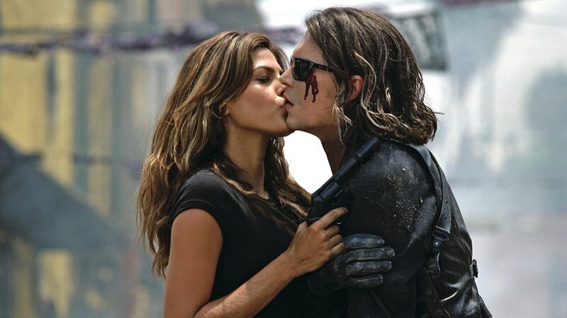 Ajedrez (Eva Mendes) und Sands (Johnny Depp) – Bild: RTL II Ajedrez (Eva Mendes) und Sands (Johnny Depp) – Bild: RTL II