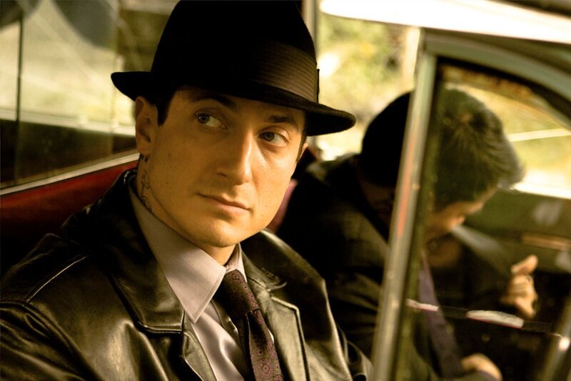 Labor“ -- Pictured: Sasha Roiz as Sam Adama -- Photo by: Eike Schroter/​Syfy – Bild: 2009 Universal Network Television LLC ©SYFY Photocredit Mandatory, Editorial Use Only, NO archive, NO Resale