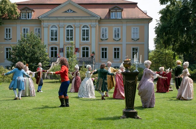 Prinzessin Auroras (Josefine Voss) Geburtstagsball. – Bild: rbb/​Michael Rahn /​ ZDF