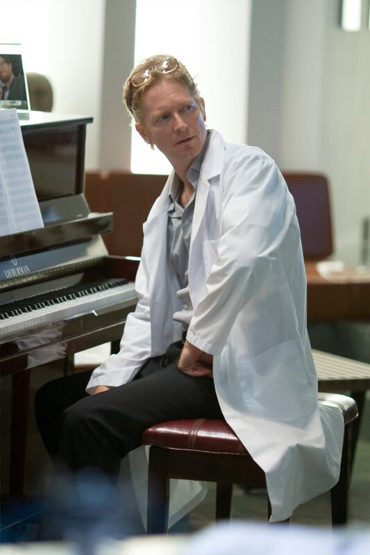 Rebirth“ -- Pictured: Eric Stoltz as Daniel Graystone -- Syfy Photo: Eike Schroter – Bild: 2009 Universal Network Television LLC ©SYFY Photocredit Mandatory, Editorial Use Only, NO archive, NO Resale
