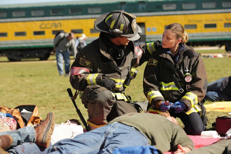 CHICAGO FIRE -- „No Regrets“ Episode 207 -- Pictured: (l-r) Taylor Kinney as Kelly Severide, Lauren German as Leslie Shay. – Bild: NBCUniversal Media, LLC