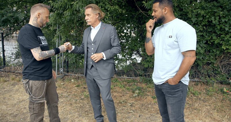 Ingo Lenßen (2.v.l.); Ben Handke (r.) – Bild: Sat.1