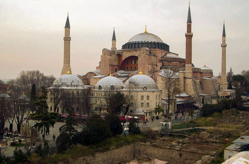 Die monumentale Hagia Sophia ist eines der Highlights der geschichtsträchtigen Stadt Istanbul. – Bild: Elephant Doc