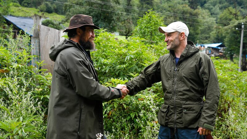 L-R: Josh James and Ed Stafford – Bild: Discovery Communications, LLC/​Simon Nicholls