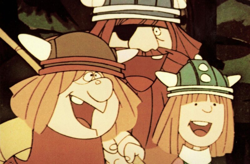 Wickie (re.) hat es geschafft – Snorre (li.) hat keine Zahnschmerzen mehr. Häuptling Halvar (Mitte) freut sich mit. – Bild: ZDF/​EM.TV