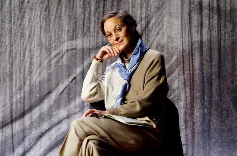 Jeanette Hain als Ingrid Benedict, Tochter von Robert Lembke – Bild: SWR/​megaherz/​Getty Images/​United Archives/​SZ Photo