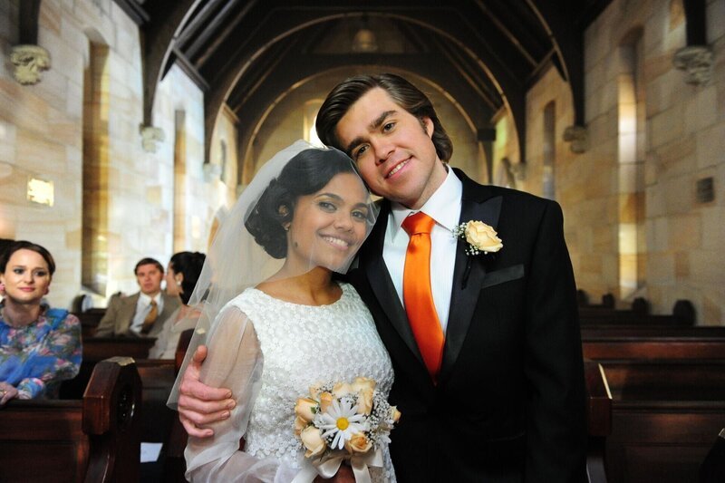 Martha Tennant (Miranda Tapsell, l.); Simon Bowditch (Andy Ryan, r.) – Bild: Sony Pictures Television