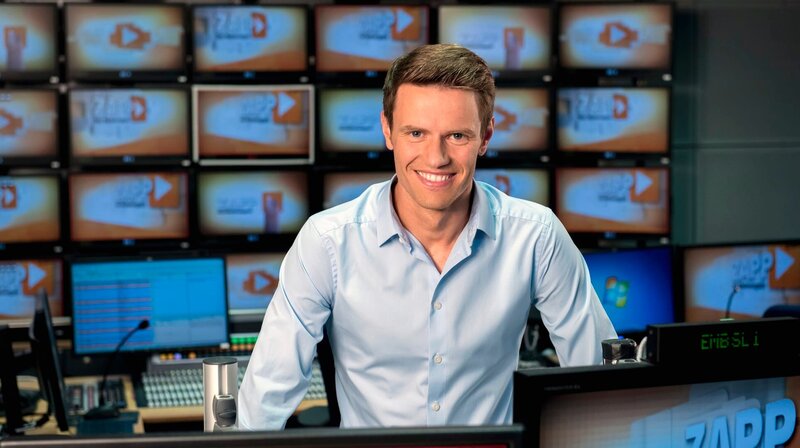 NORDDEUTSCHER RUNDFUNK Neue Moderation bei ZAPP – mit Johannes Jolmes Johannes Jolmes – Bild: NDR/​Thorsten Jander