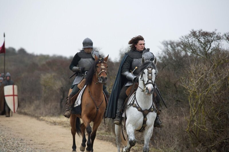Kann Richard (Aneurin Barnard, r.) Sir Robert Brackenbury (Shaun Dooley, l.), den er selbst zum Ritter geschlagen hat, vertrauen? – Bild: Starz Entertainment LLC