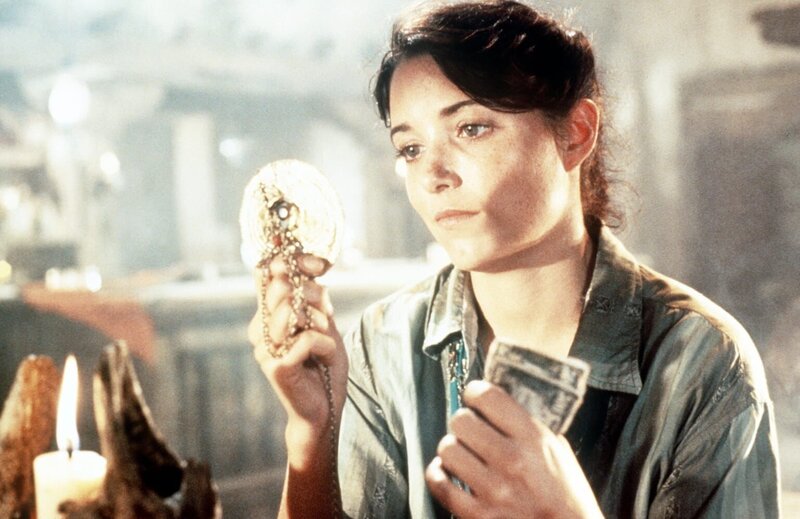 Mit allen Mitteln will Marion (Karen Allen) verhindern, dass die geheimnisvolle Macht der Bundeslade in die falschen Hände fällt … – Bild: Paramount Pictures Lizenzbild frei