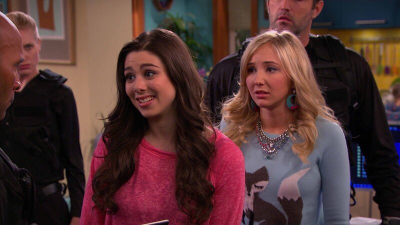 Phoebe Thunderman (Kira Kosarin), Cherry (Audrey Whitby) – Bild: ViacomCBS