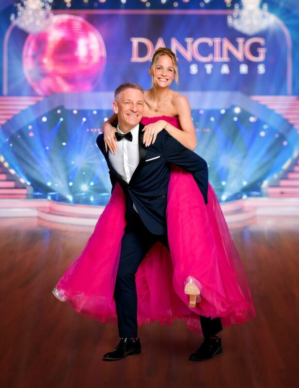 Präsentiert wird die Show von Mirjam Weichselbraun und Andi Knoll. – Bild: ORF/Thomas Ramstorfer Präsentiert wird die Show von Mirjam Weichselbraun und Andi Knoll. – Bild: ORF/Thomas Ramstorfer