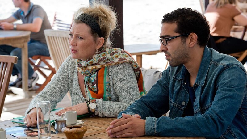 Candice Renoir (Cécile Bois) und Jean-Baptiste Medjaoui (Mhamed Arezki) – Bild: AXN White