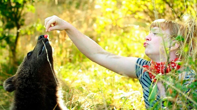 Mit Lilly und Ben ist zwar gut Kirschen essen – Bauchschmerzen bleiben trotzdem nicht aus. – Bild: BR/​TEXT + BILD Medienproduktion