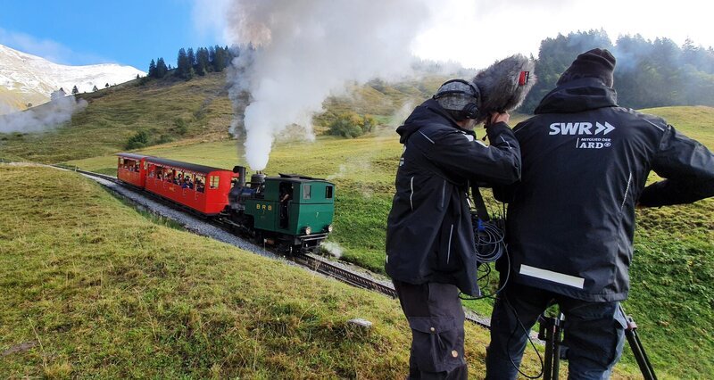 Beim Dreh: Brienz-Rothorn-Bahn. – Bild: SWR