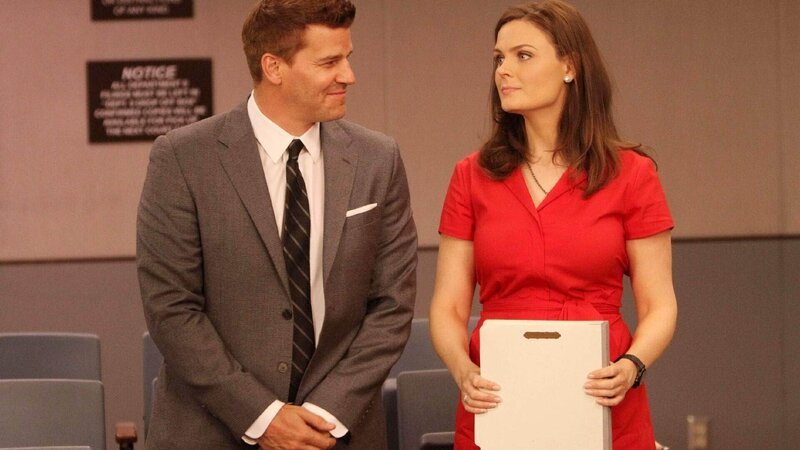 Booth (David Boreanaz) und Brennan (Emily Deschanel) setzen alles daran, um die Freilassung des geistesgestörten und hochintelligenten Verbrechers Christopher Pelant zu verhindern. – Bild: RTL