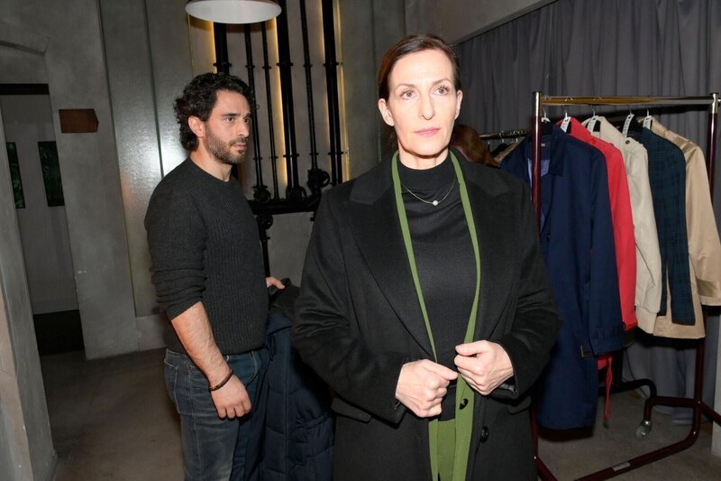 Katrin (Ulrike Frank) setzt es zu, dass sie Tobias (Jan Kittmann) nicht ausblenden kann. – Bild: RTL /​ Rolf Baumgartner