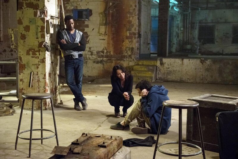 V.l.: Eugene (Arnold Pinnock), Drita Jakupi (Melissa O’Neil), Jasper (Jake Epstein) – Bild: RTL /​ 2016 Ransom Television Productions Inc., Wildcats Productions and TF1. All rights reserved.