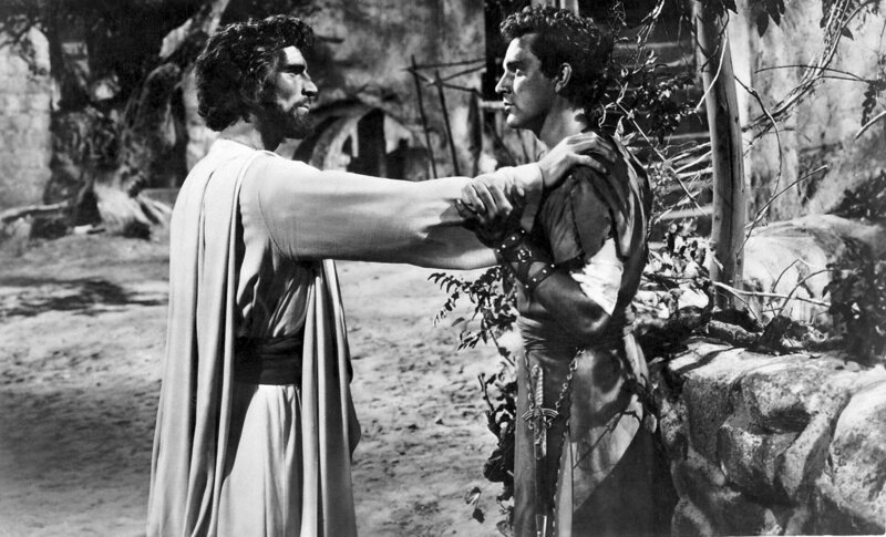 Das Gewand – Bild: Taurus, München