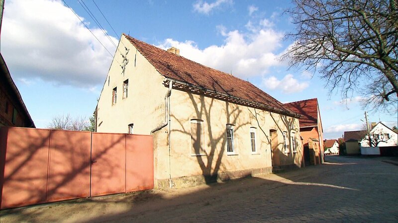 Dieses Haus in Grochwitz gibt es für schlappe 30.000 Euro zu kaufenDieses Haus in Grochwitz gibt es für schlappe 30.000 Euro zu kaufen – Bild: RTL II