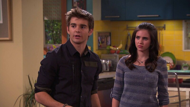 L-R: Max Thunderman (Jack Griffo), Allison (Ryan Whitney) – Bild: ViacomCBS
