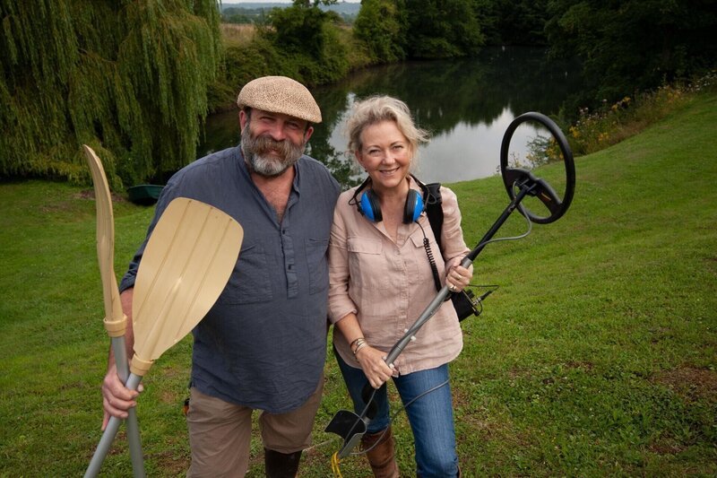 Dick Strawbridge und Donna McDougal +++ Die Verwendung des sendungsbezogenen Materials ist nur mit dem Hinweis und Verlinkung auf RTL+ gestattet. – Bild: RTL /​ Spark Media
