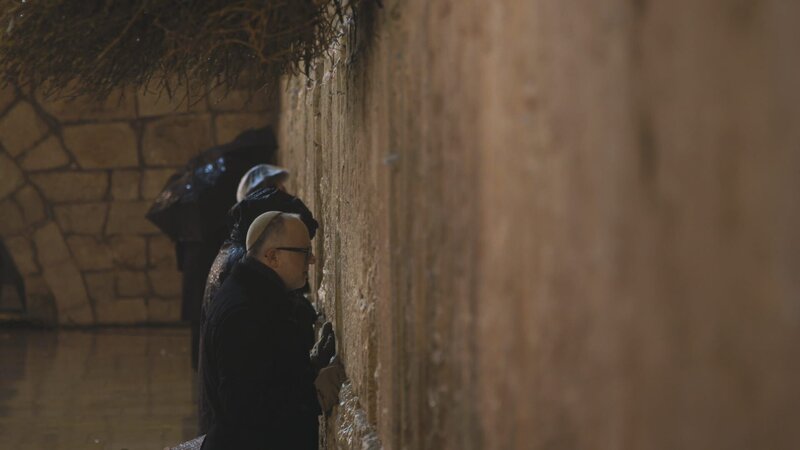 Wo ist Gott? – Bild: ZDF und BR/​Sandra Gold productions/​Carla Muresan