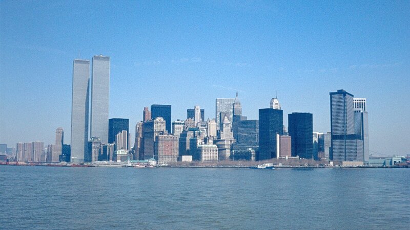 New York City, NY, USA, 1974. Skyline von der Südspitze von New York City (Manhattan). – Bild: atlantic-kid /​ Getty Images/​iStockphoto /​ iStockphoto 916951702 /​ atlantic-kid