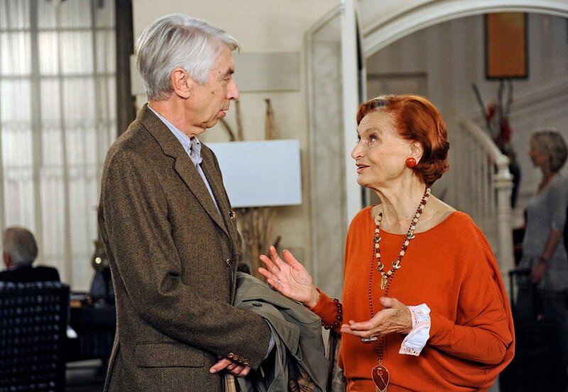 ARD ROTE ROSEN FOLGE 1400, am Donnerstag um 14:10 Uhr im ERSTEN. Johanna (Brigitte Antonius, r.) überredet Pastor Claasen (Bernd Rumpf, l.) Lillys Taufe zu übernehmen. – Bild: ARD/​Nicole Manthey