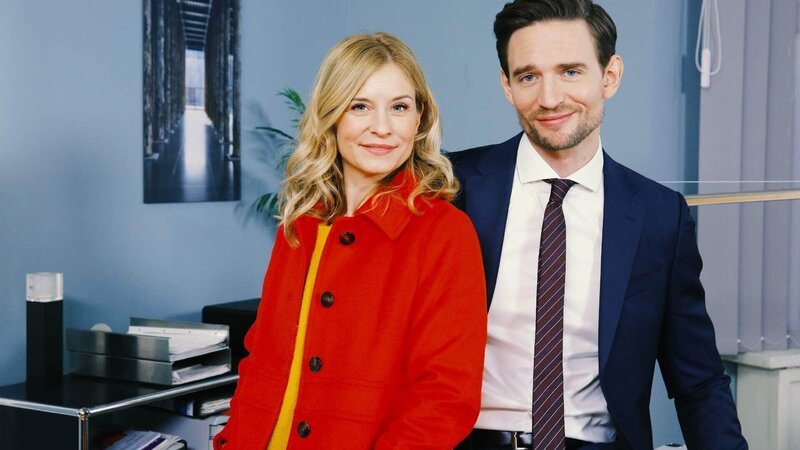 Jenny (Birte Hanusrichter) und Max (August Wittgenstein) – Bild: RTL /​ Richard Hübner