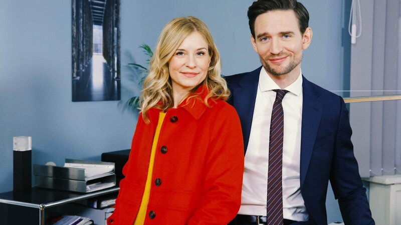 Jenny (Birte Hanusrichter) und Max (August Wittgenstein) – Bild: RTL /​ Richard Hübner