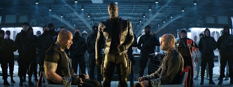 L-R: Luke Hobbs (Dwayne Johnson), Brixton Lorr (Idris Elba) und Deckard Shaw (Jason Statham) – Bild: PLURIMEDIA (Universal Pictures International France /​ Universal Pictures /​ Seven Bucks Productions)