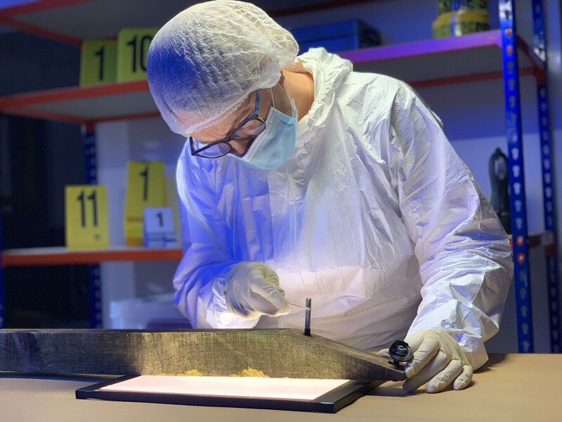 Sarah Thirkell – Forensische Ausbilderin – Bild: Crime + Investigation /​ Spun Gold TV production