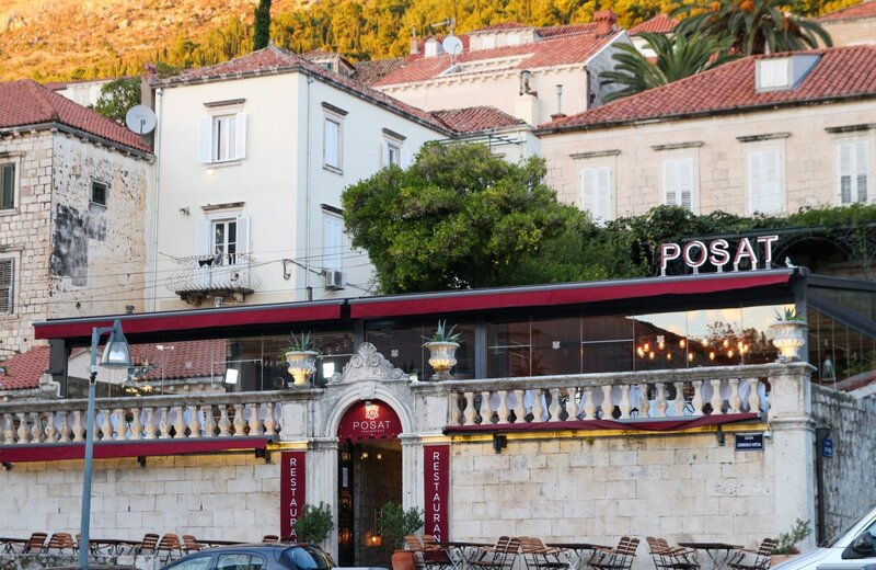 Das Restaurant „Posat“ liegt nur wenige Schritte von den alten Mauern entfernt, die die Altstadt von Dubrovnik umgeben. – Bild: ORF/​Warner/​The Travel Channel