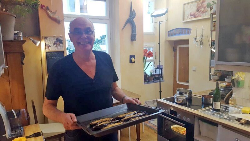 Gastgeber Raimund – Bild: MG RTL D / ITV Studios Gastgeber Raimund – Bild: MG RTL D / ITV Studios